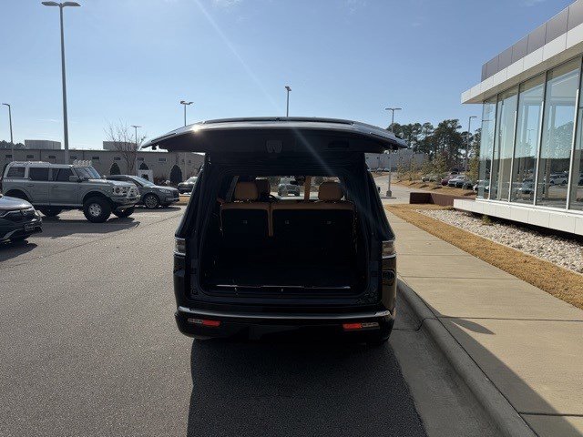 Used 2022 Jeep Grand Wagoneer Series III w/ Rear Seat Video Group 1 image 12