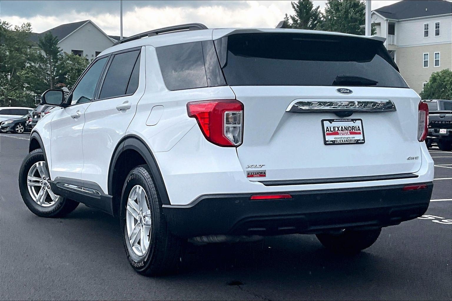 Used 2023 Ford Explorer XLT AWD/4WD image 10