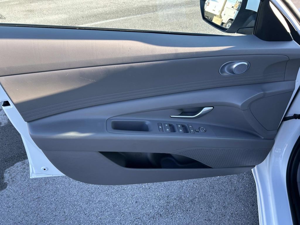 Used 2024 Hyundai Elantra SEL image 21