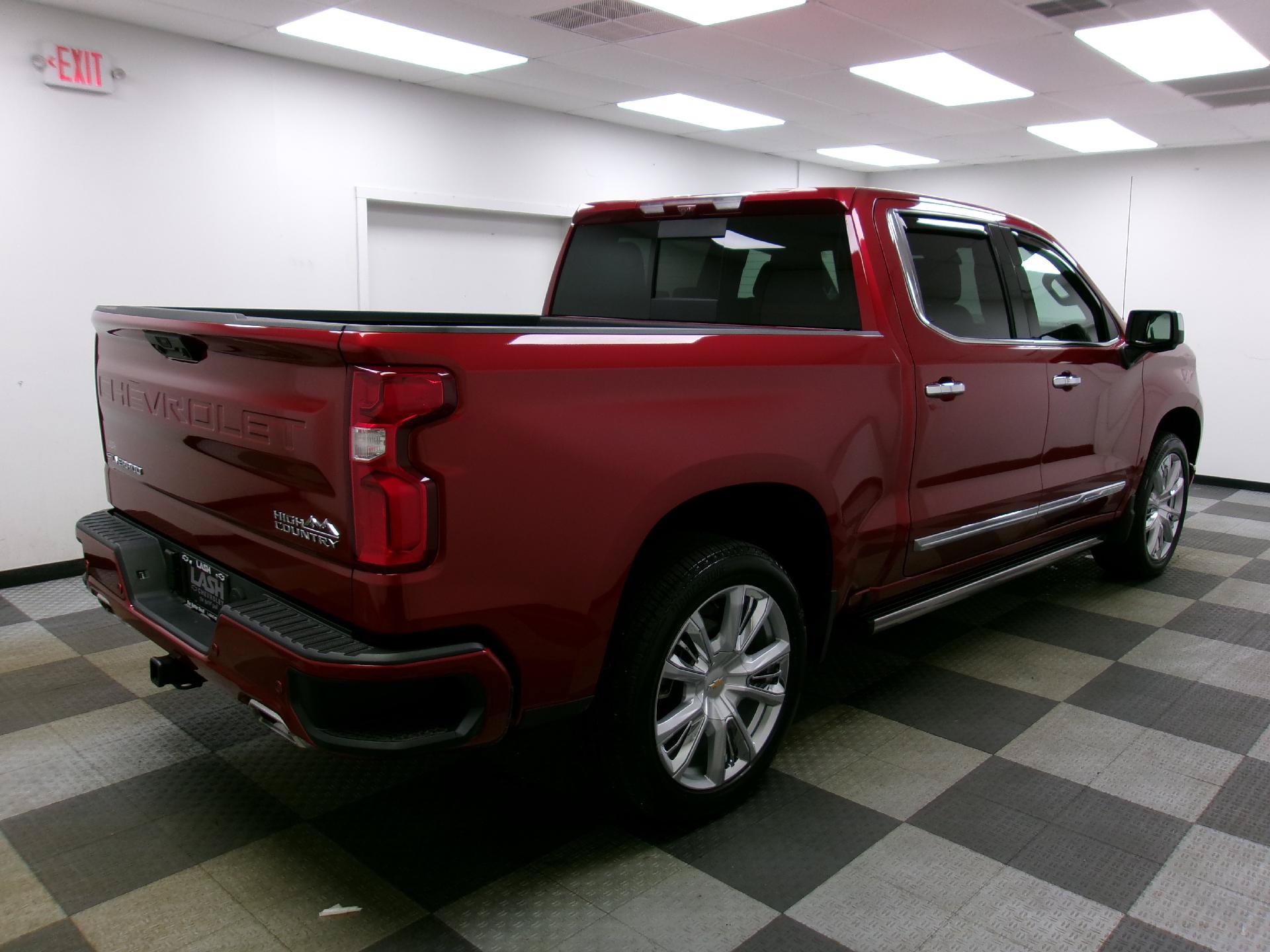 Used 2025 Chevrolet Silverado 1500 High Country w/ High Country Premium Package AWD/4WD image 13
