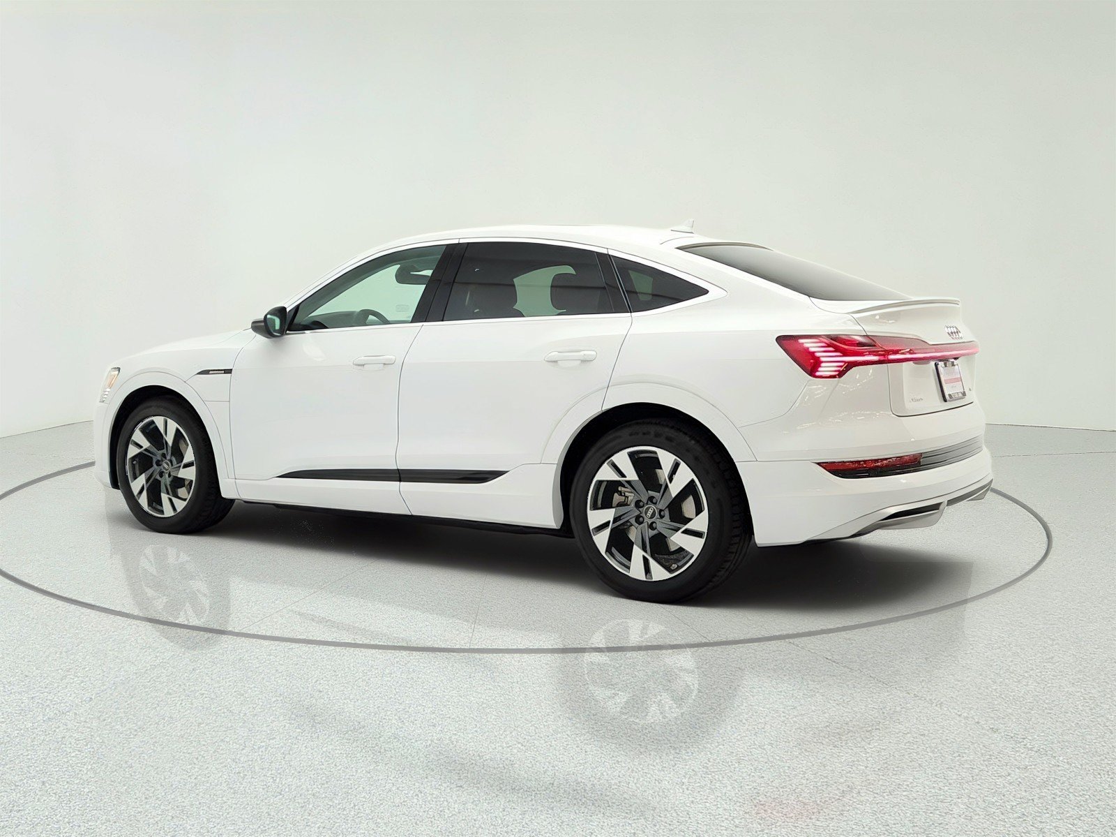 Used 2022 Audi e-tron Premium AWD/4WD image 7
