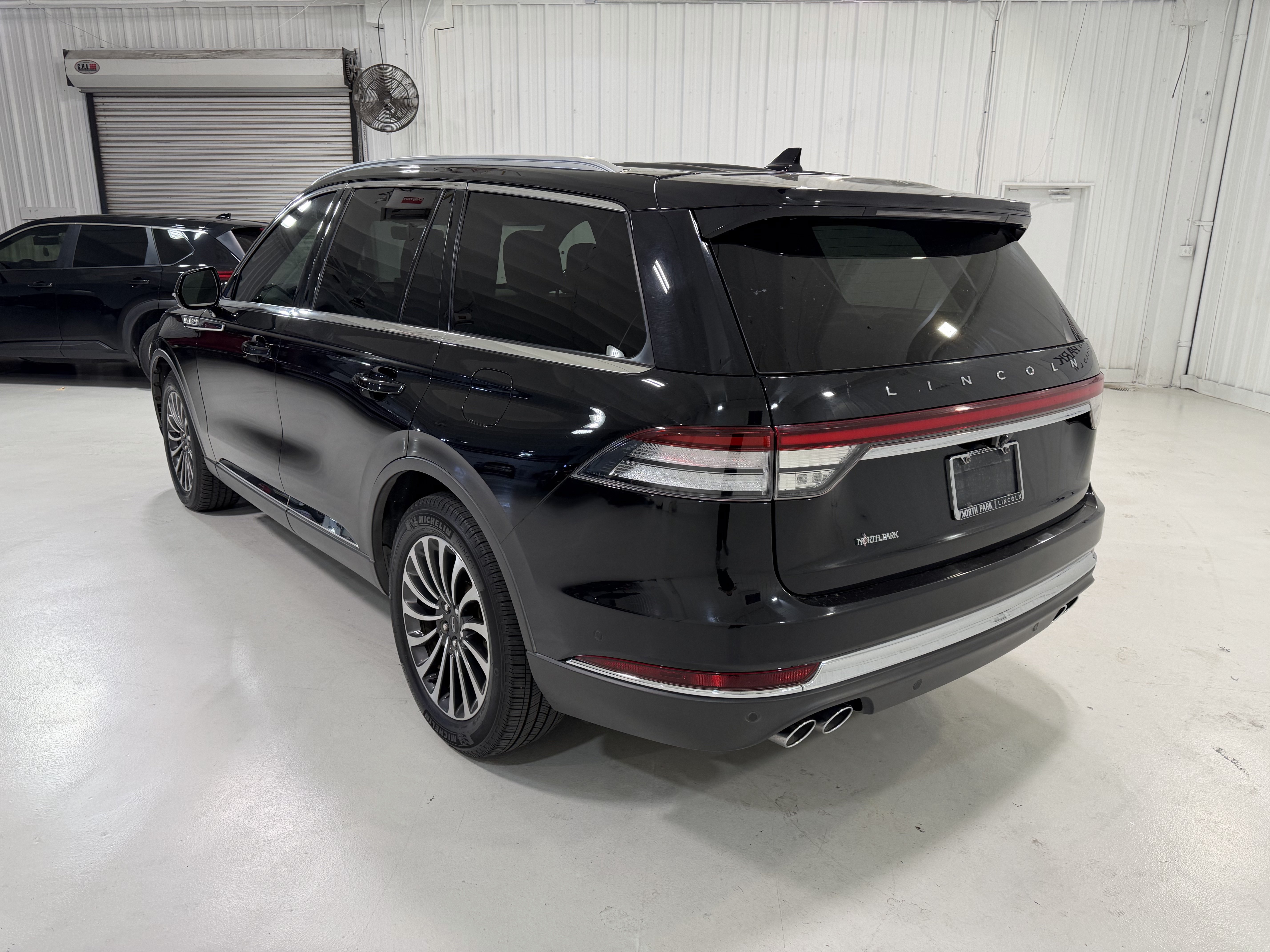 Used 2022 Lincoln Aviator Reserve w/ Equipment Group 201A RWD image 3