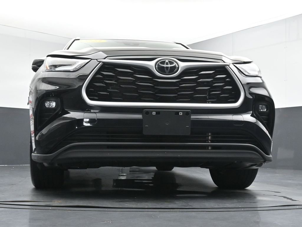 Used 2023 Toyota Highlander XLE AWD/4WD image 36