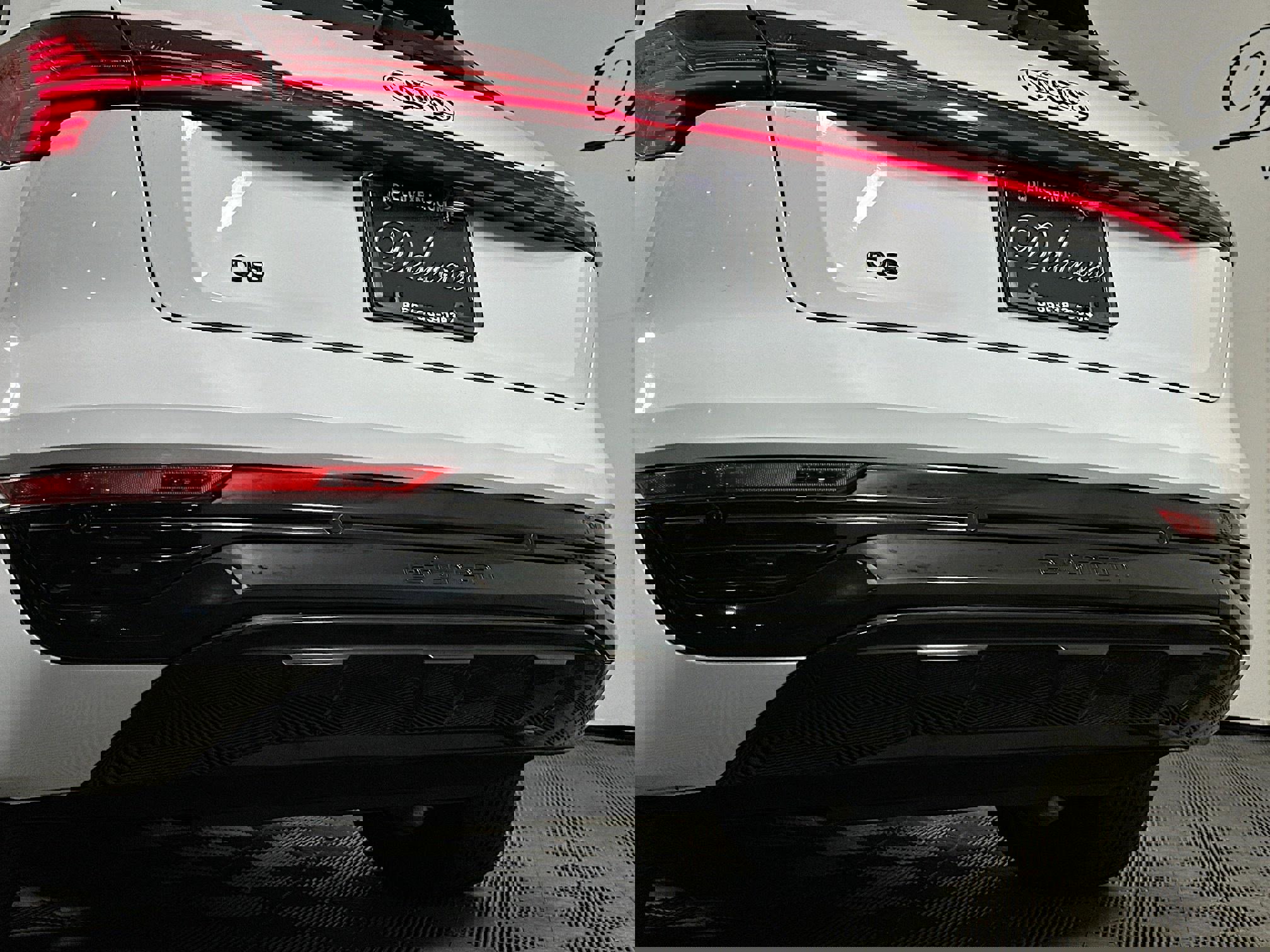 Used 2024 Audi Q8 e-tron Premium Plus w/ Premium Plus Package image 27