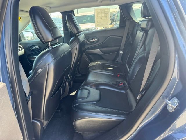 Used 2021 Jeep Cherokee Latitude Plus AWD/4WD image 23