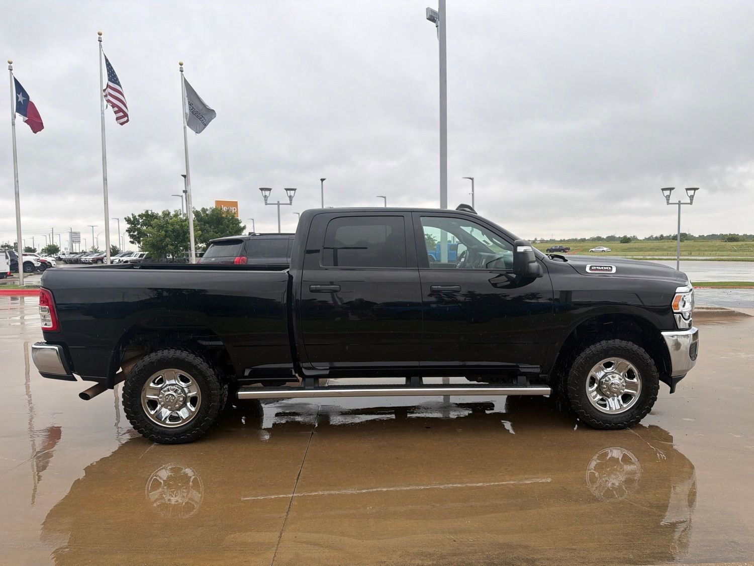 Used 2024 RAM 2500 Tradesman w/ Chrome Appearance Group AWD/4WD image 6