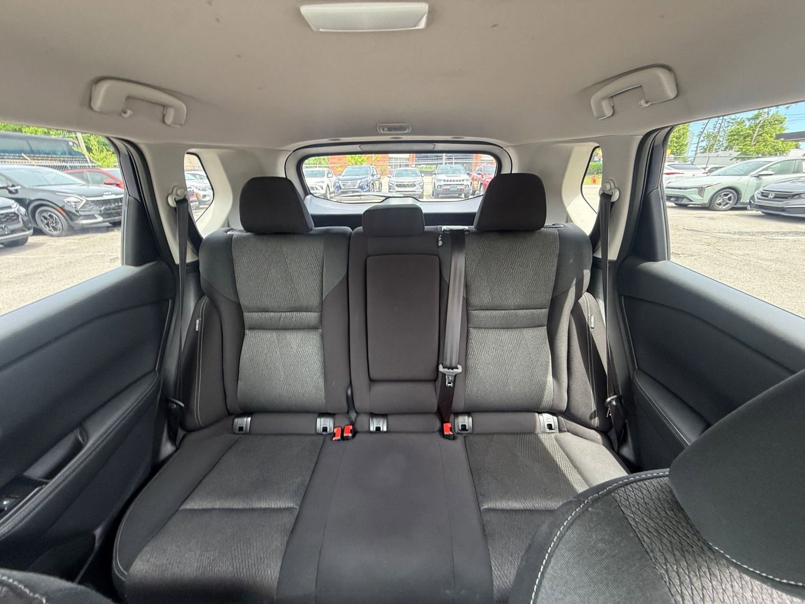 Used 2025 Nissan Rogue SV FWD image 39