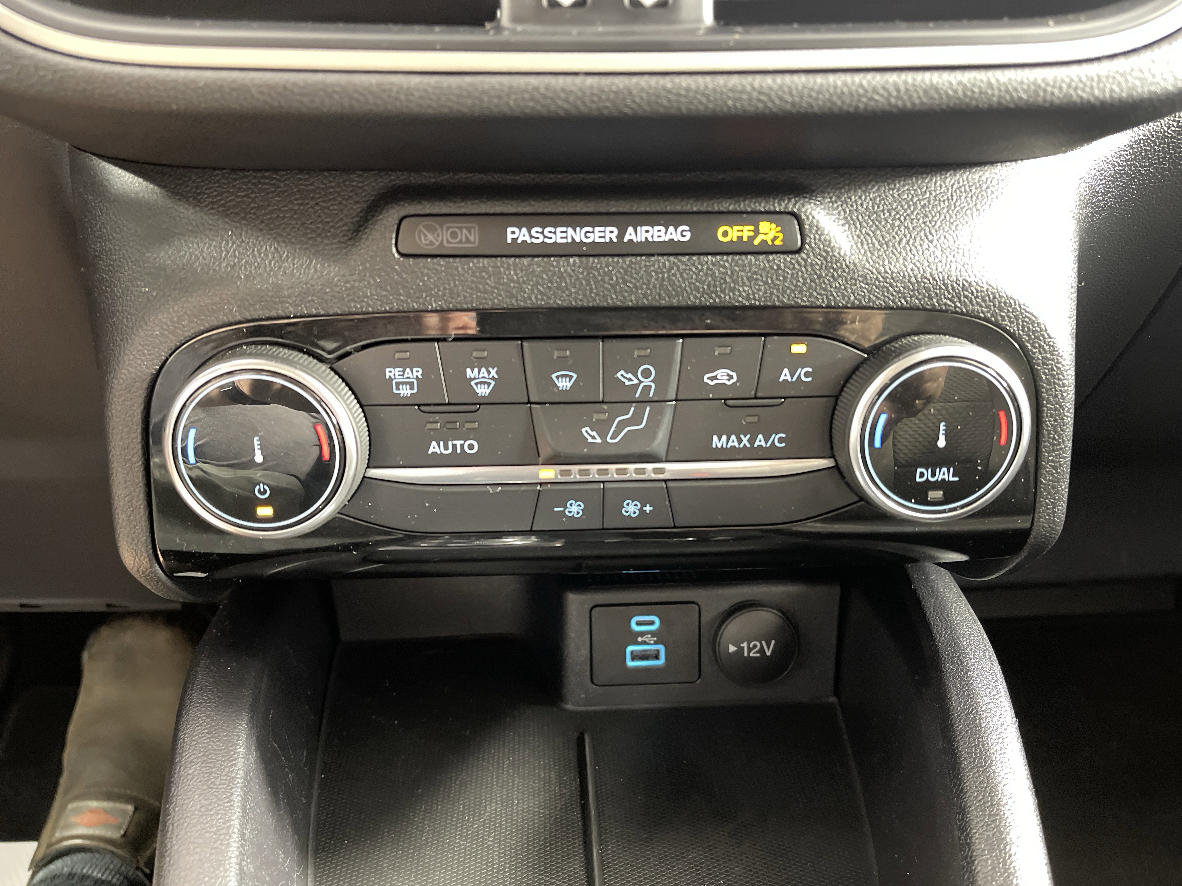Used 2022 Ford Escape SE image 24