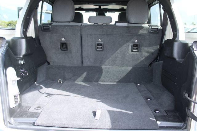 Used 2024 Jeep Wrangler Unlimited Sahara AWD/4WD image 43