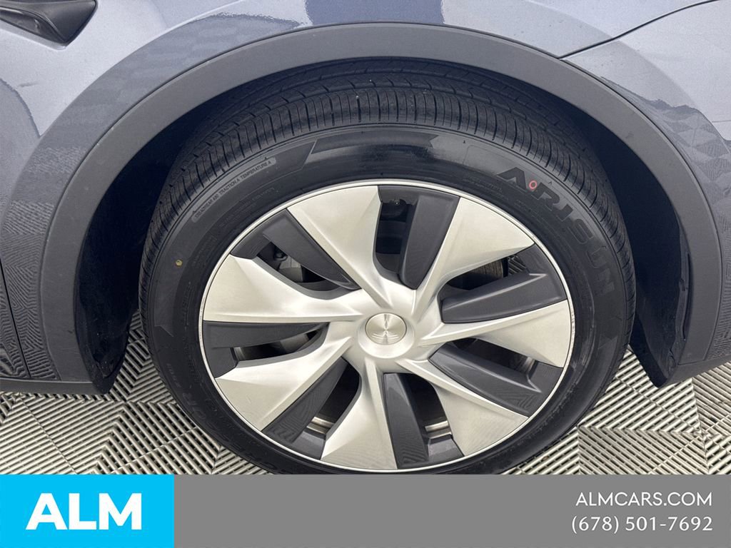 Used 2024 Tesla Model Y Long Range image 16