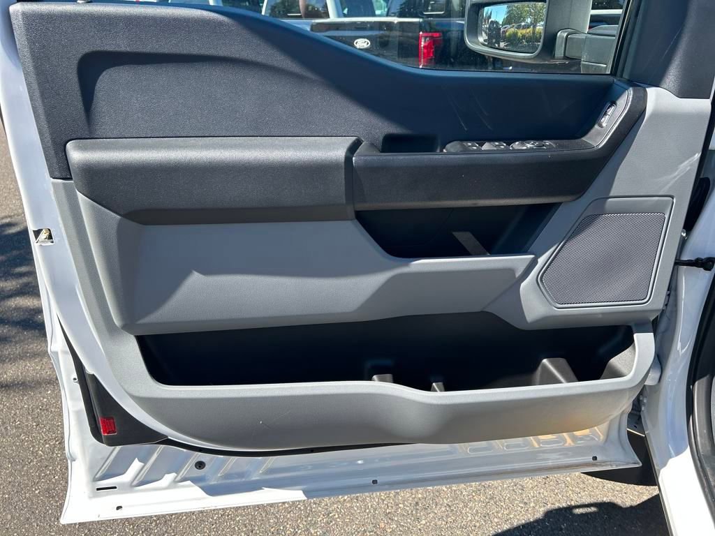New 2025 Ford F550 4x4 SuperCab Super Duty image 13