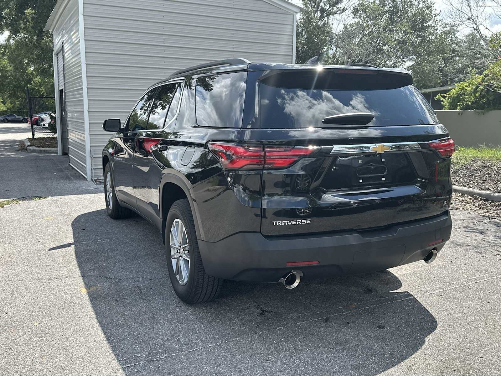 Used 2023 Chevrolet Traverse LT FWD image 4