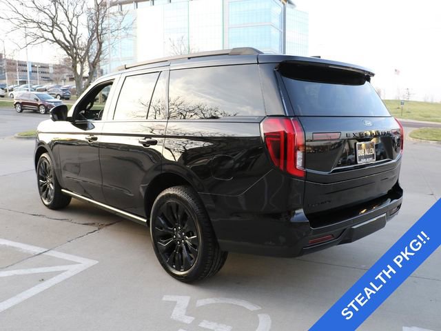 Used 2025 Ford Expedition Platinum w/ Stealth Appearance Package AWD/4WD image 4