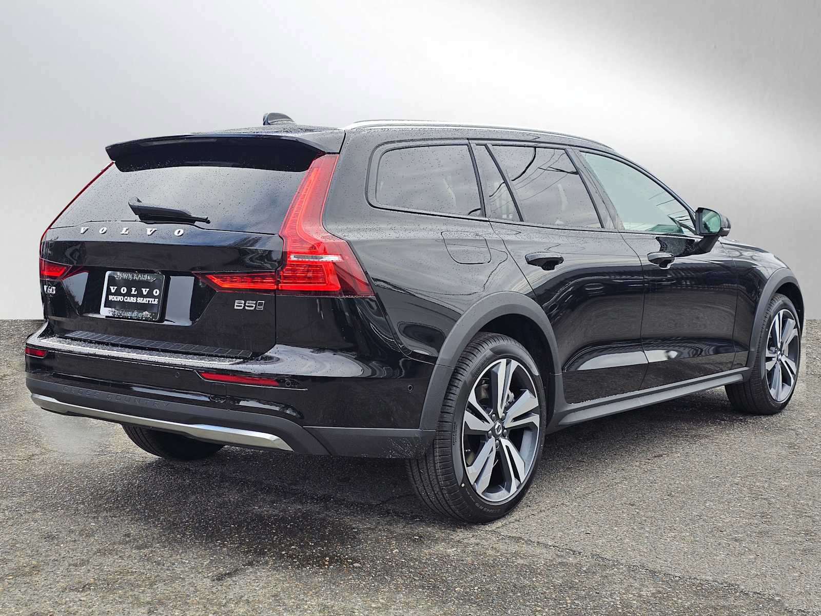 New 2026 Volvo V60 B5 Cross Country Plus w/ Protection Package Premier AWD/4WD image 3
