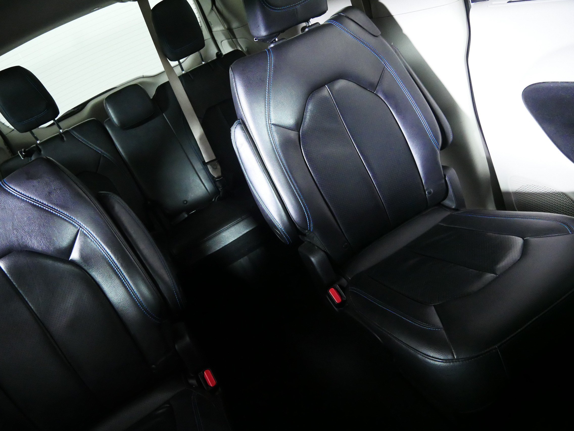 Used 2021 Chrysler Pacifica Touring-L FWD image 14