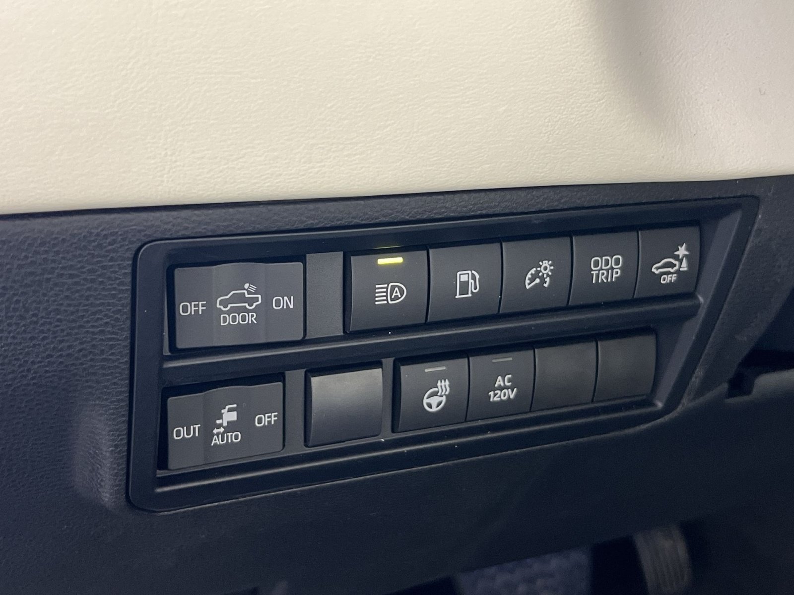 Used 2022 Toyota Tundra Capstone AWD/4WD image 34
