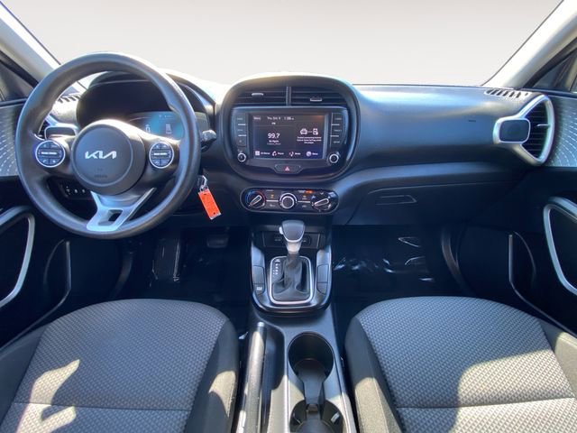 Used 2023 Kia Soul LX w/ LX Technology Package image 11