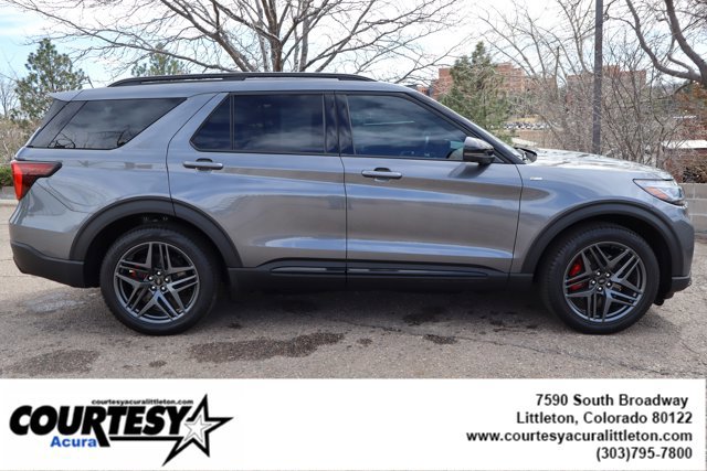 Used 2025 Ford Explorer ST-Line w/ Premium Package image 7