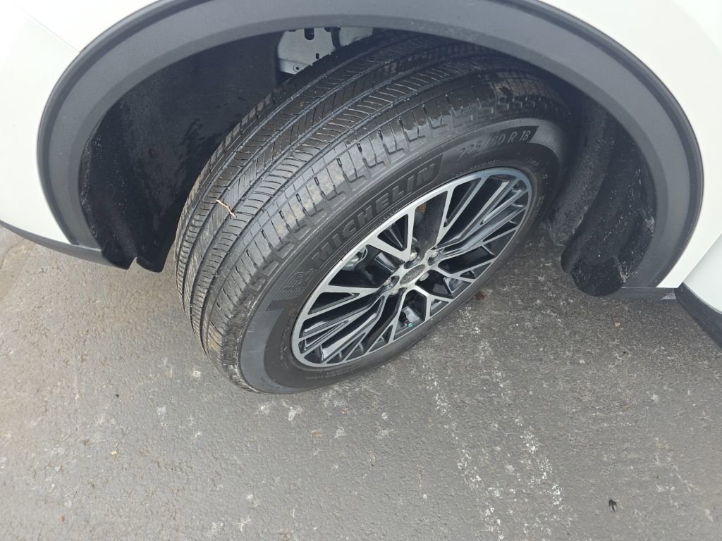 Used 2024 Ford Escape SE image 11