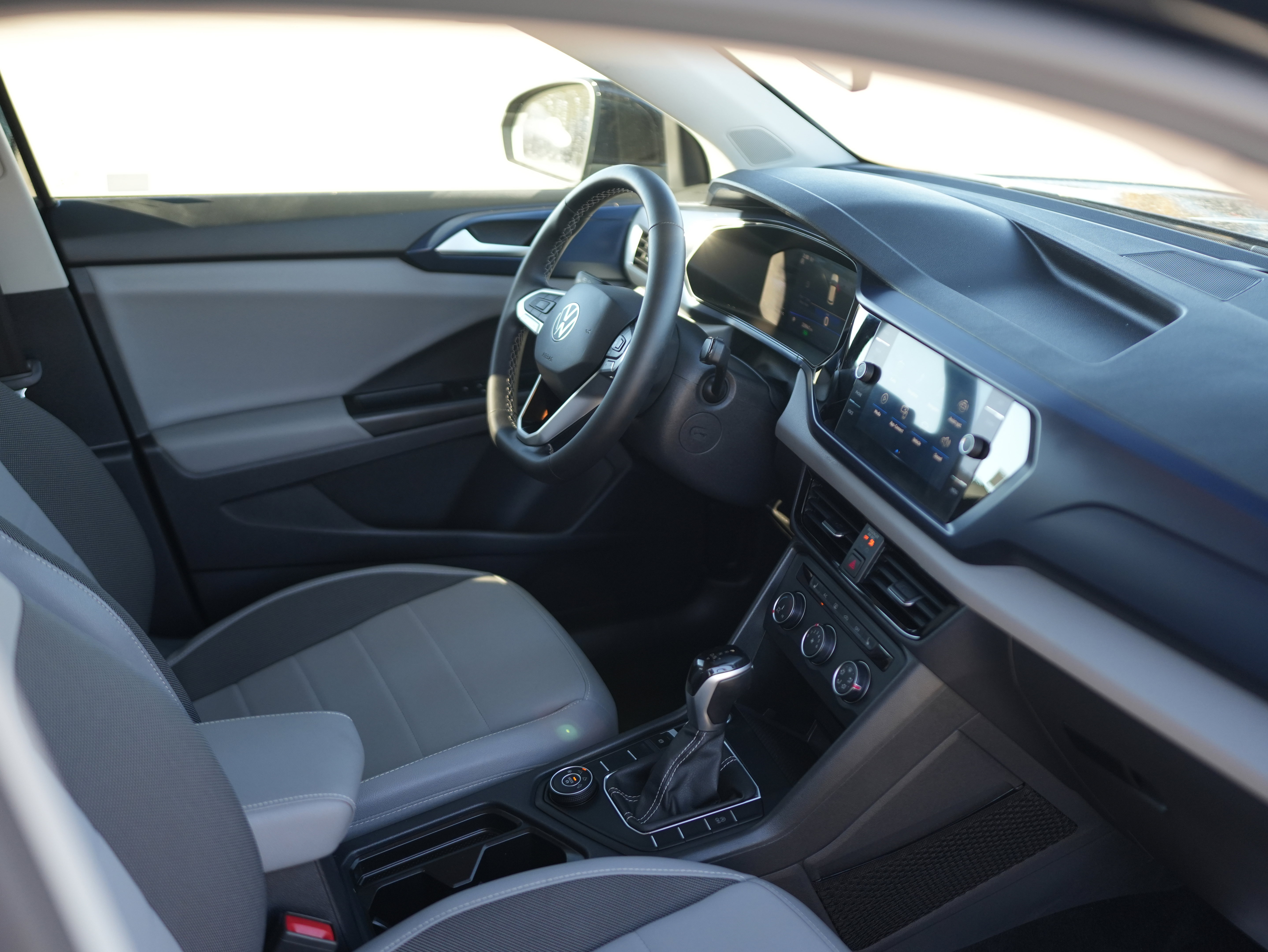 Used 2022 Volkswagen Taos SE w/ IQ.Drive SE Package image 17