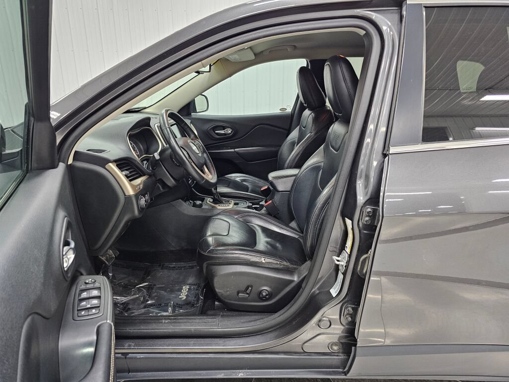 Used 2015 Jeep Cherokee Limited AWD/4WD image 11