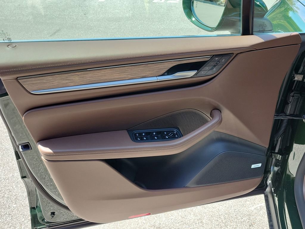 New 2026 Porsche Macan 4 Electric image 24