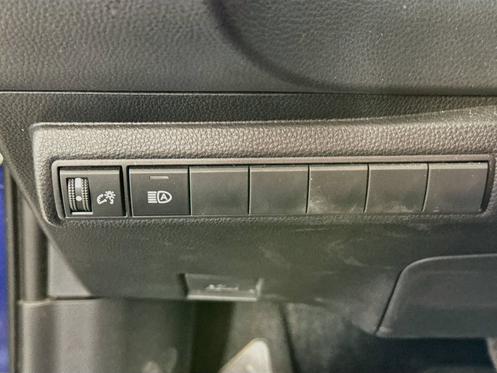 Used 2025 Toyota Corolla XSE FWD image 10