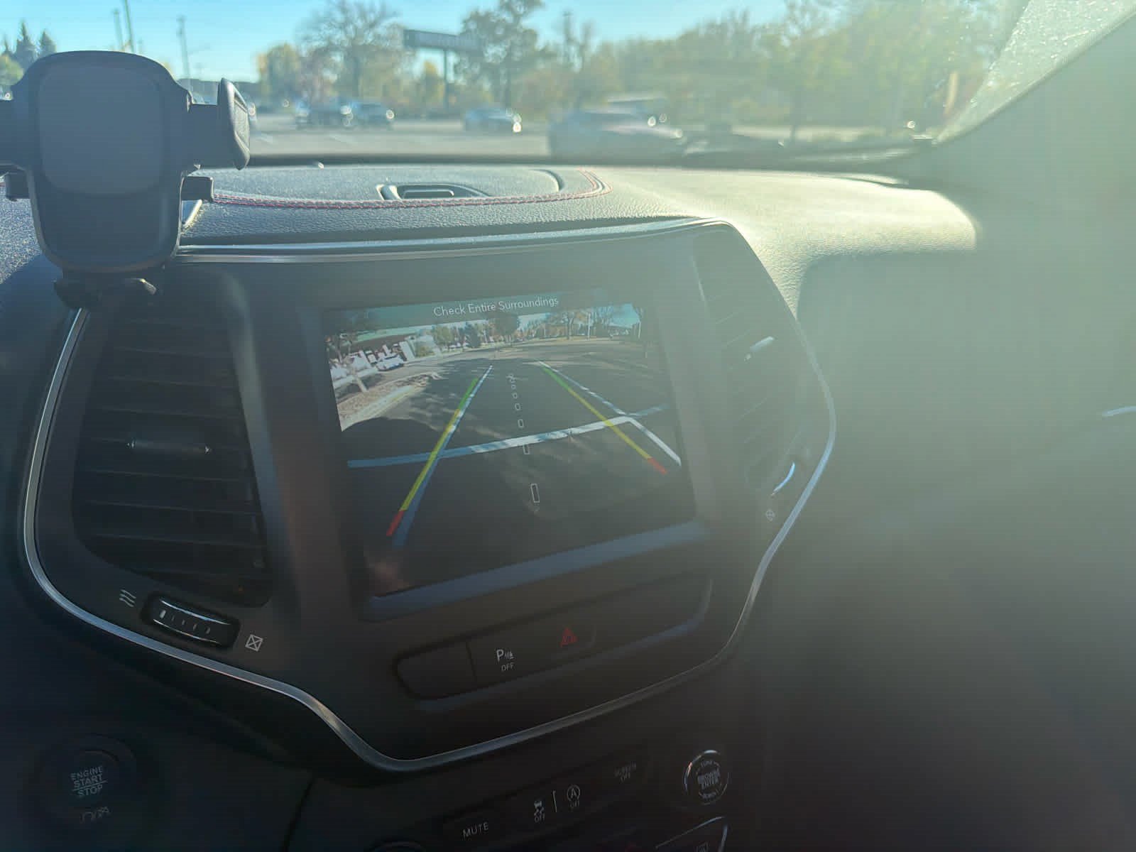 Used 2019 Jeep Cherokee Trailhawk w/ Comfort/Convenience Group AWD/4WD image 6