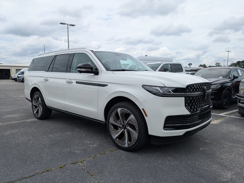 New 2026 Lincoln Navigator L Black Label AWD/4WD image 2