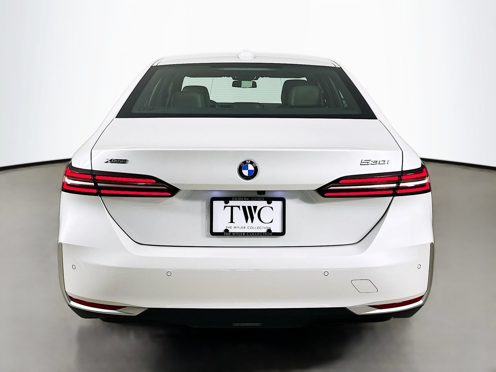 Used 2025 BMW 530i xDrive w/ Premium Package AWD/4WD image 6