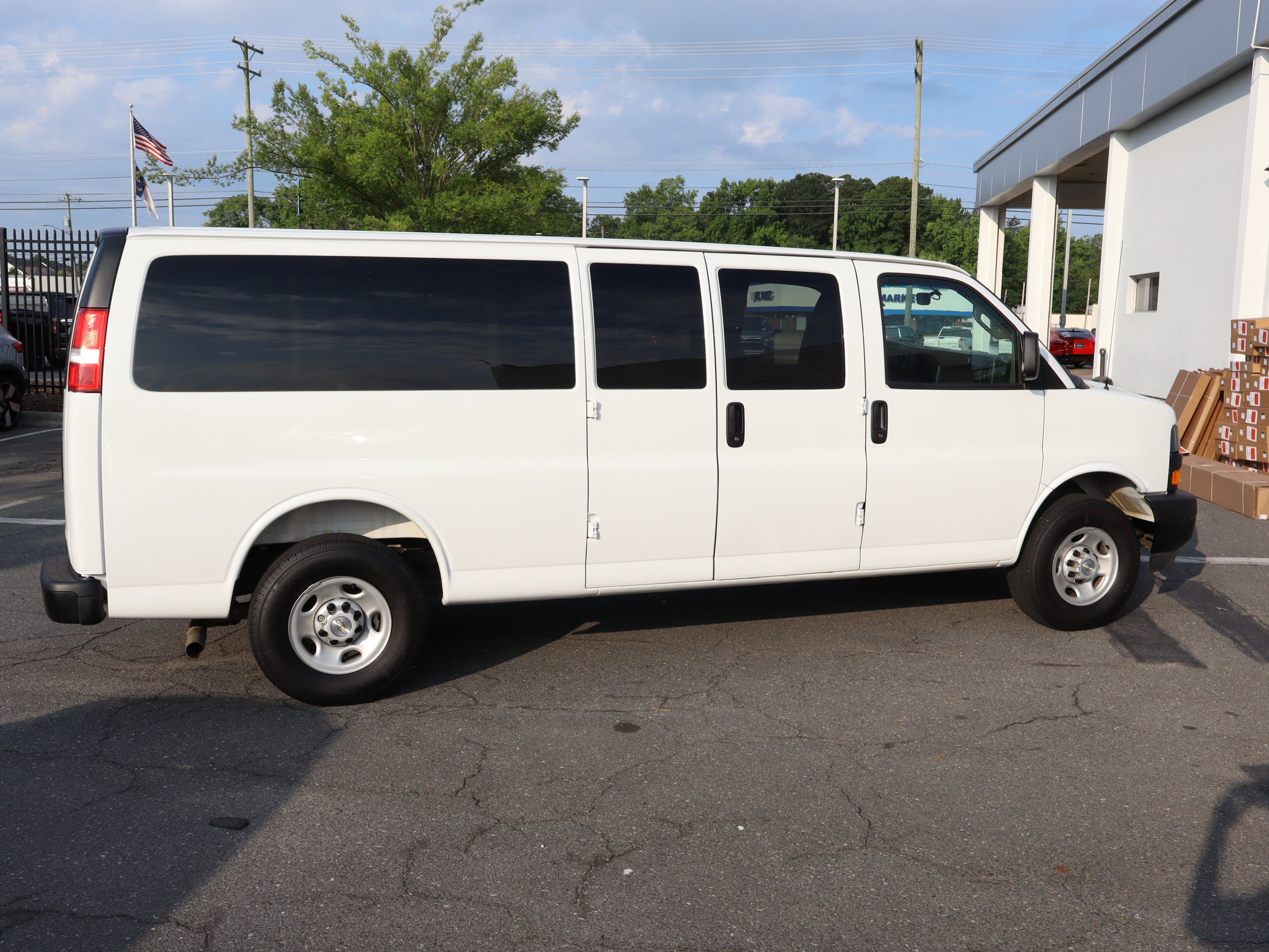 Used 2025 Chevrolet Express 3500 LS RWD image 11