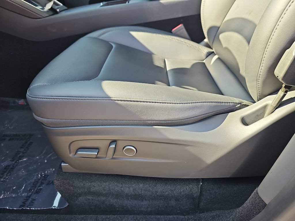 Used 2026 Tesla Model Y 2WD image 28
