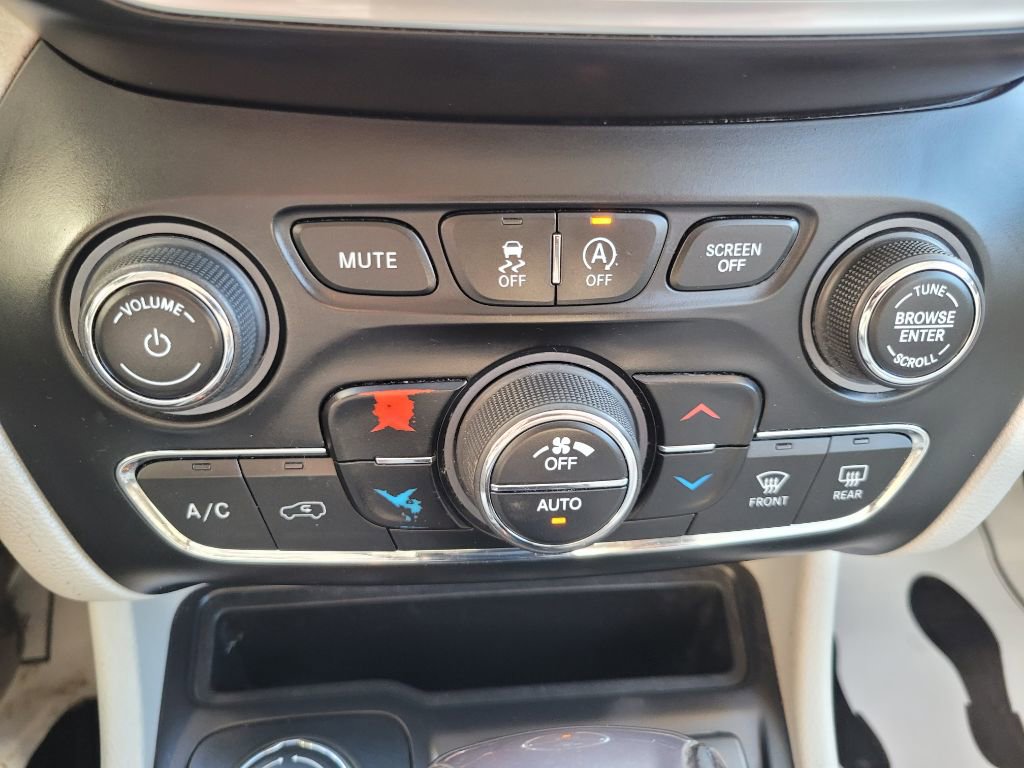 Used 2020 Jeep Cherokee Limited AWD/4WD image 33