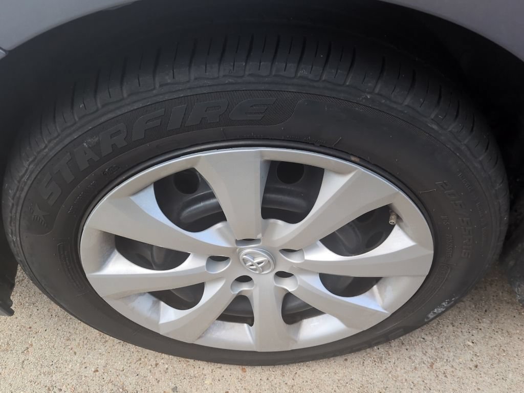 Used 2022 Toyota Corolla LE FWD image 25