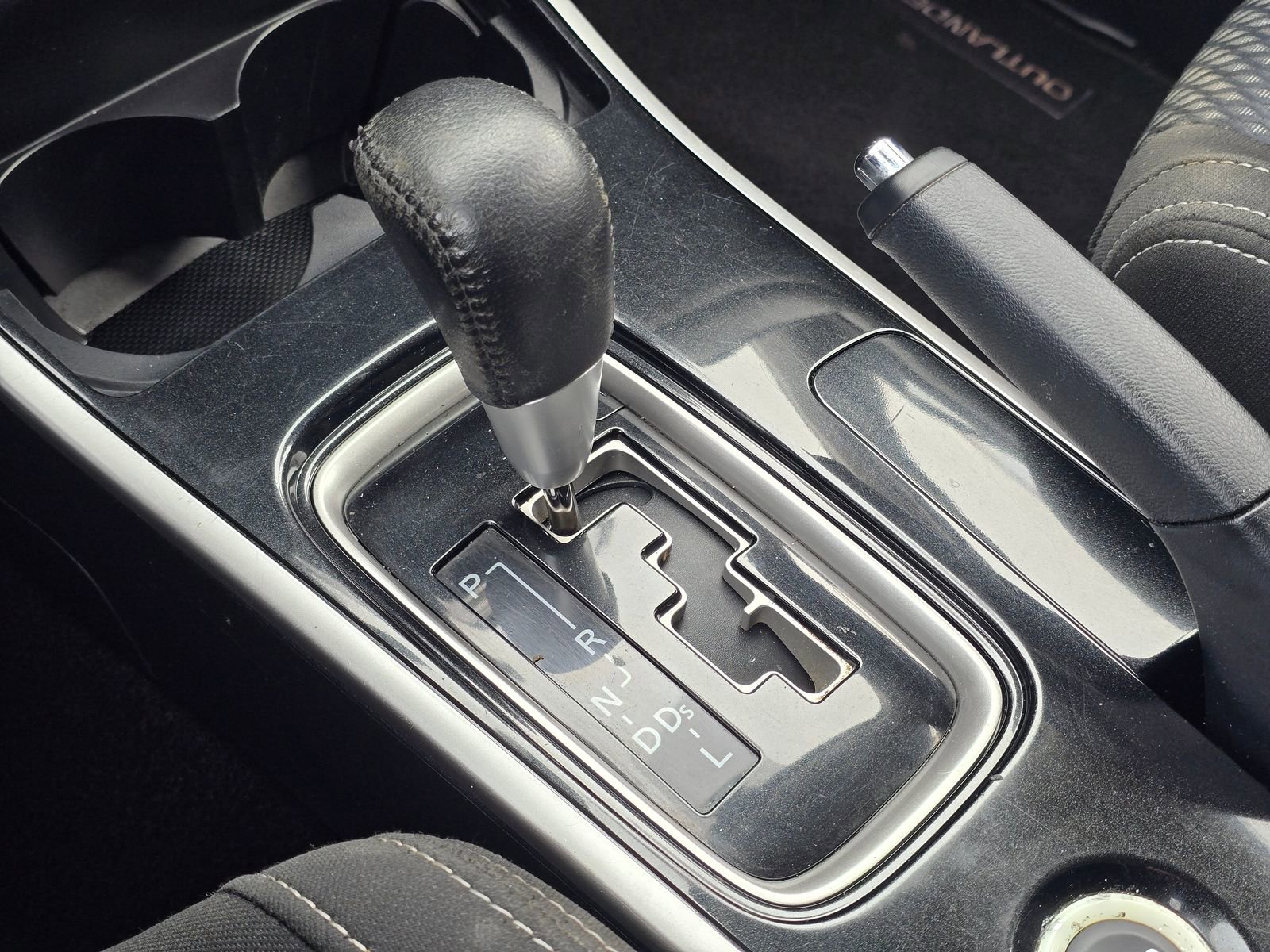 Used 2017 Mitsubishi Outlander ES image 29