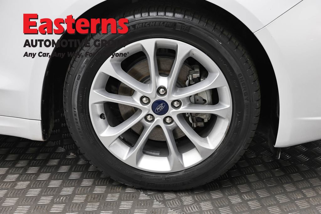 Used 2020 Ford Fusion SE FWD image 30