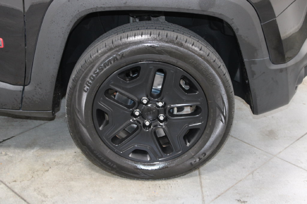 Used 2018 Jeep Renegade Trailhawk AWD/4WD image 13