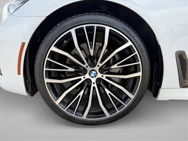 Used 2019 BMW 740i w/ M Sport Package RWD image 27
