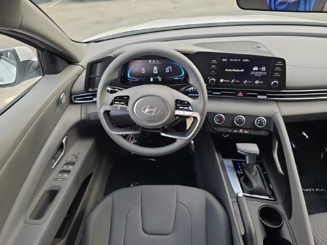 New 2026 Hyundai Elantra SE FWD image 16
