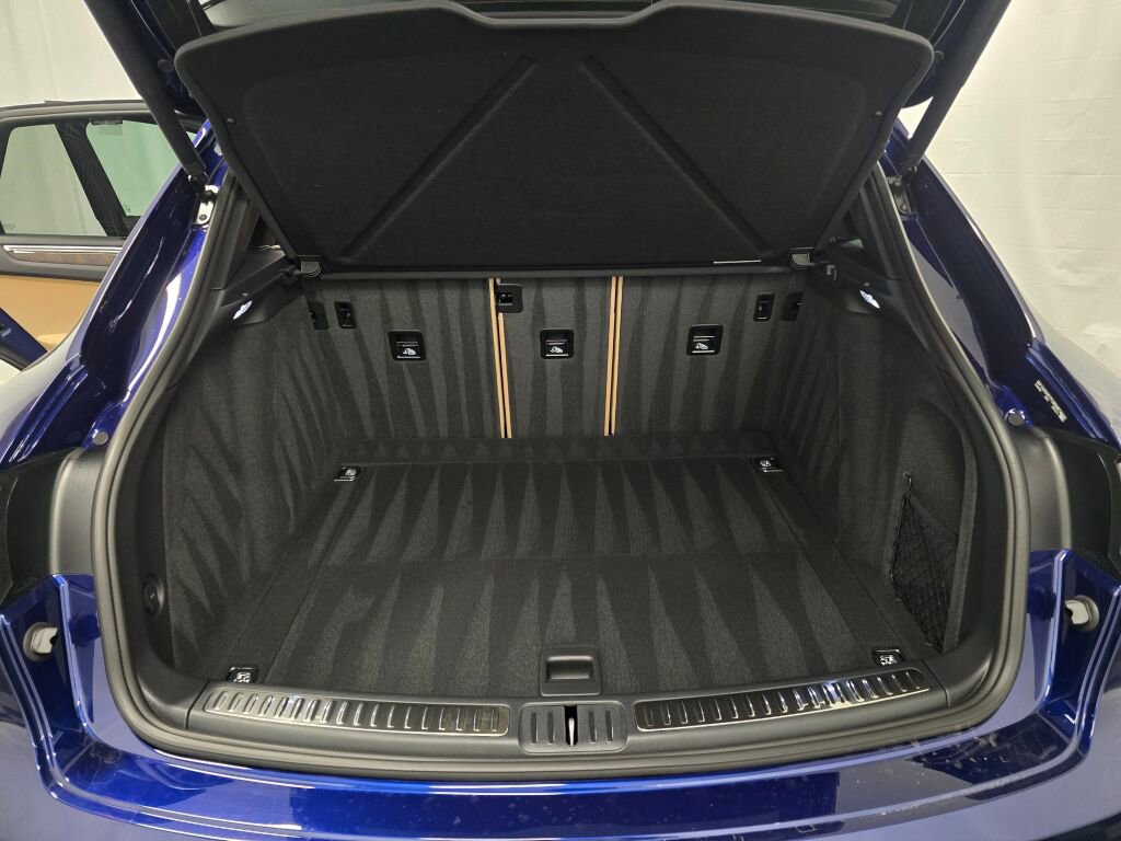 New 2026 Porsche Macan AWD/4WD image 12