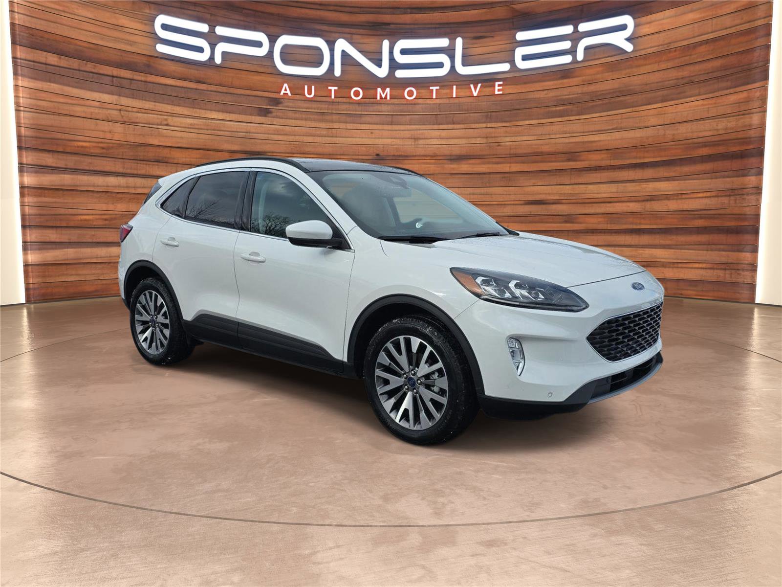 Used 2022 Ford Escape Titanium w/ Class II Trailer Tow Package image 9