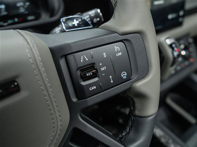 Used 2025 Land Rover Defender 110 AWD/4WD image 28