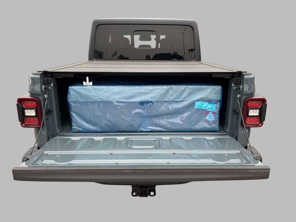 Certified 2026 Jeep Gladiator Rubicon w/ Dual Top Group AWD/4WD image 11
