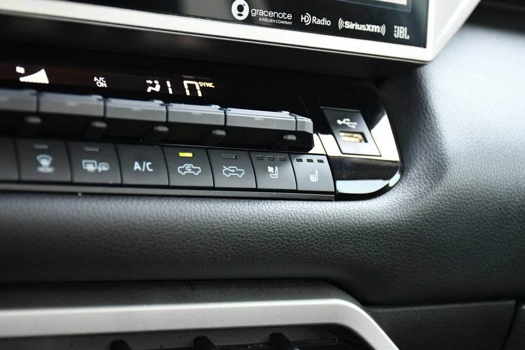 Used 2022 Toyota Tundra Limited AWD/4WD image 18