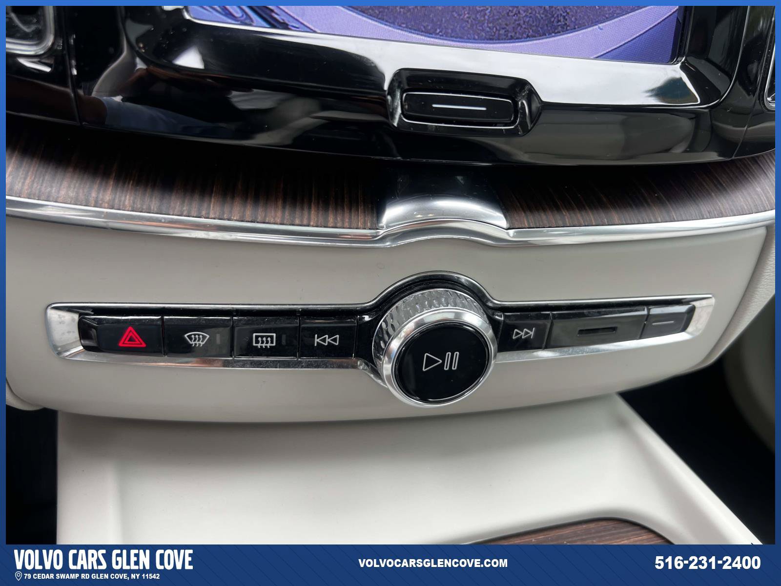 Used 2022 Volvo XC60 B5 Momentum w/ Climate Package AWD/4WD image 29