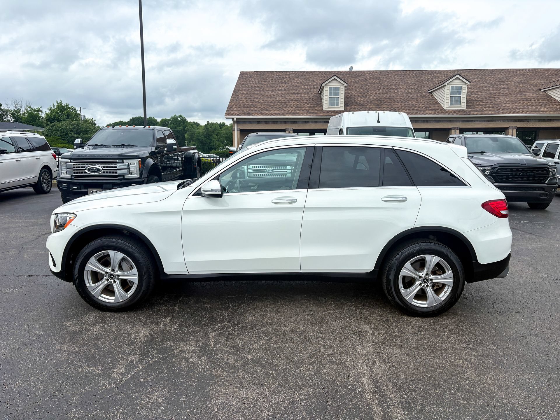Used 2017 Mercedes-Benz GLC 300 image 8