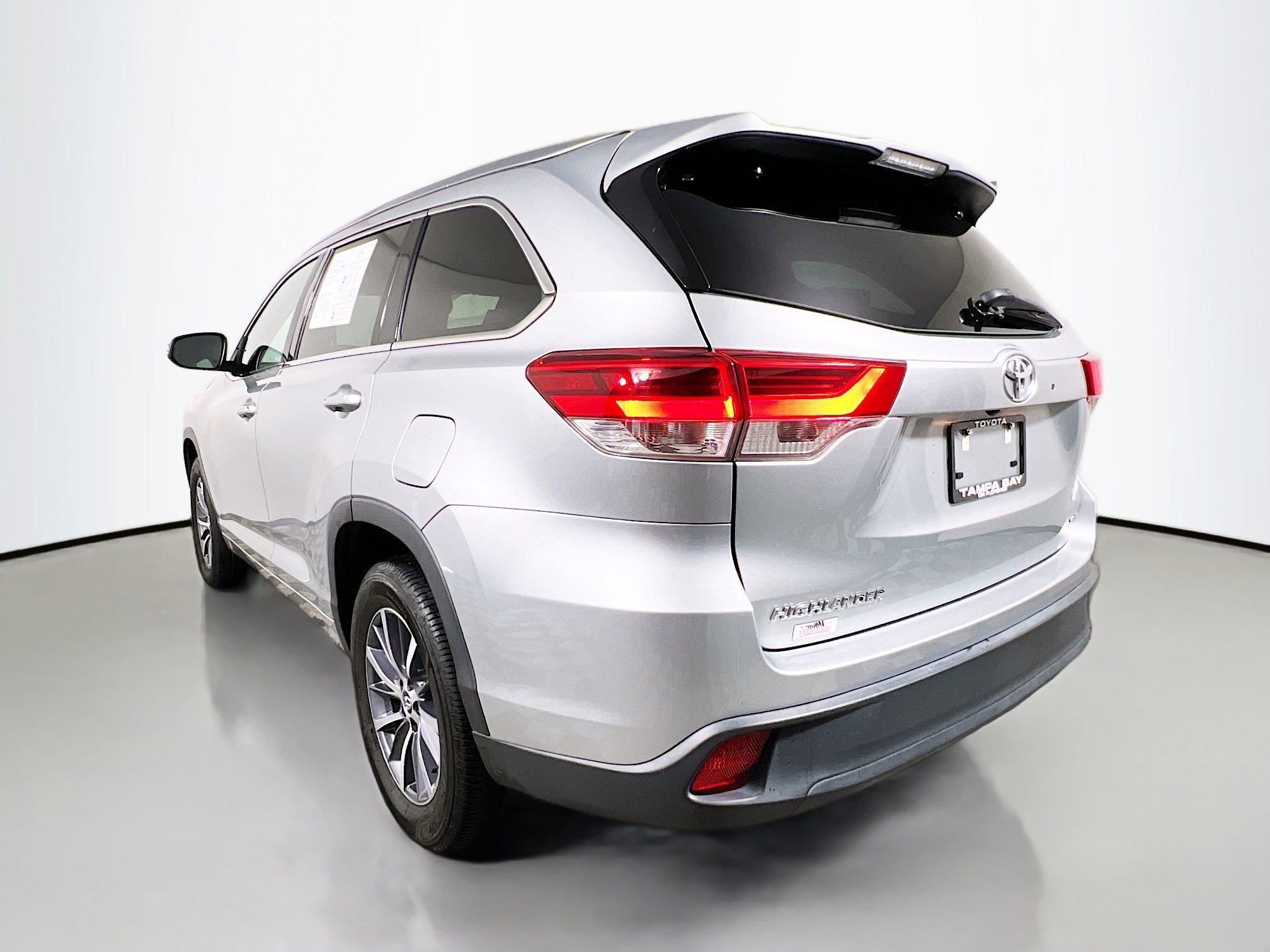 Used 2017 Toyota Highlander XLE image 8