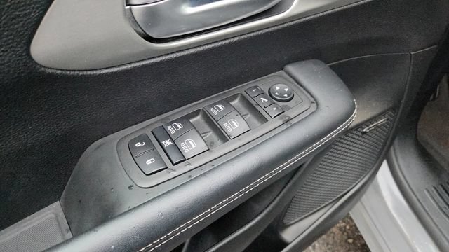 Certified 2023 Chrysler Pacifica Limited w/ Uconnect Theater Family Group AWD/4WD image 12
