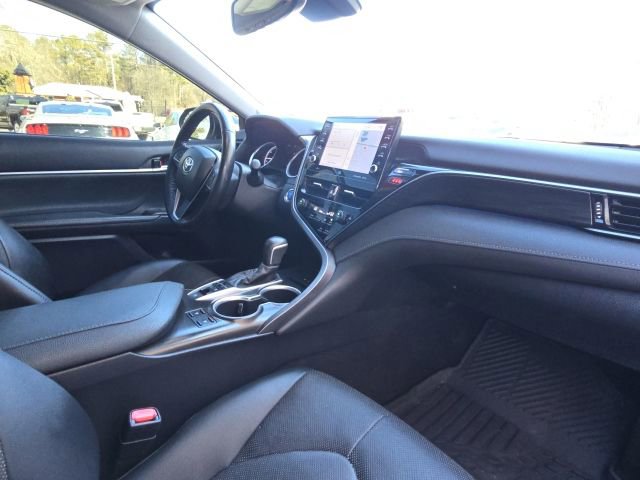 Used 2022 Toyota Camry XLE w/ Navigation Upgrade Package image 17