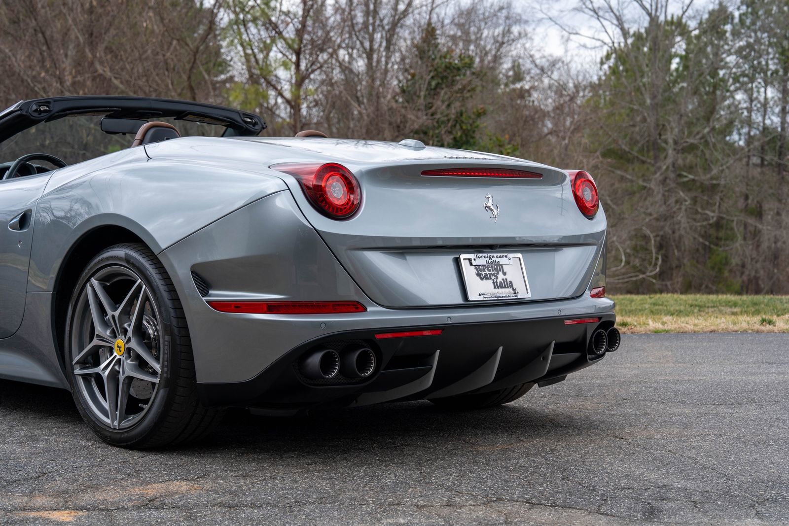 Used 2017 Ferrari California T image 21